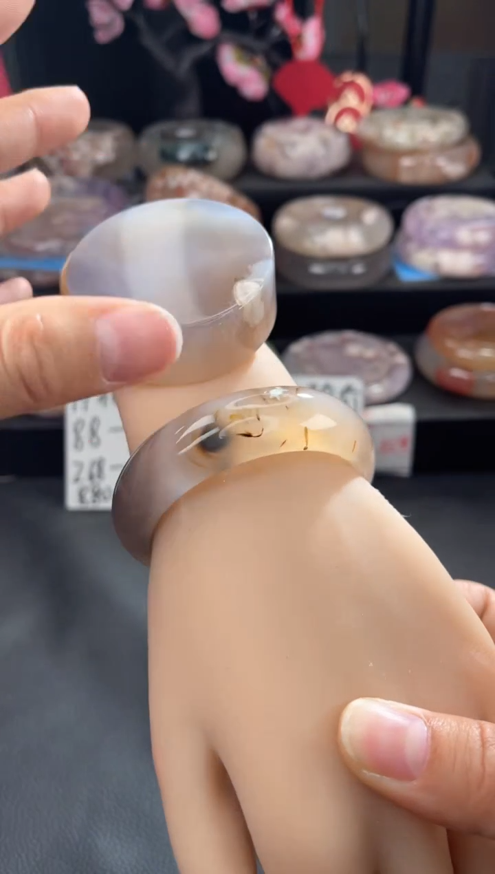 【闪购商品】石英质玉手镯未镶嵌55