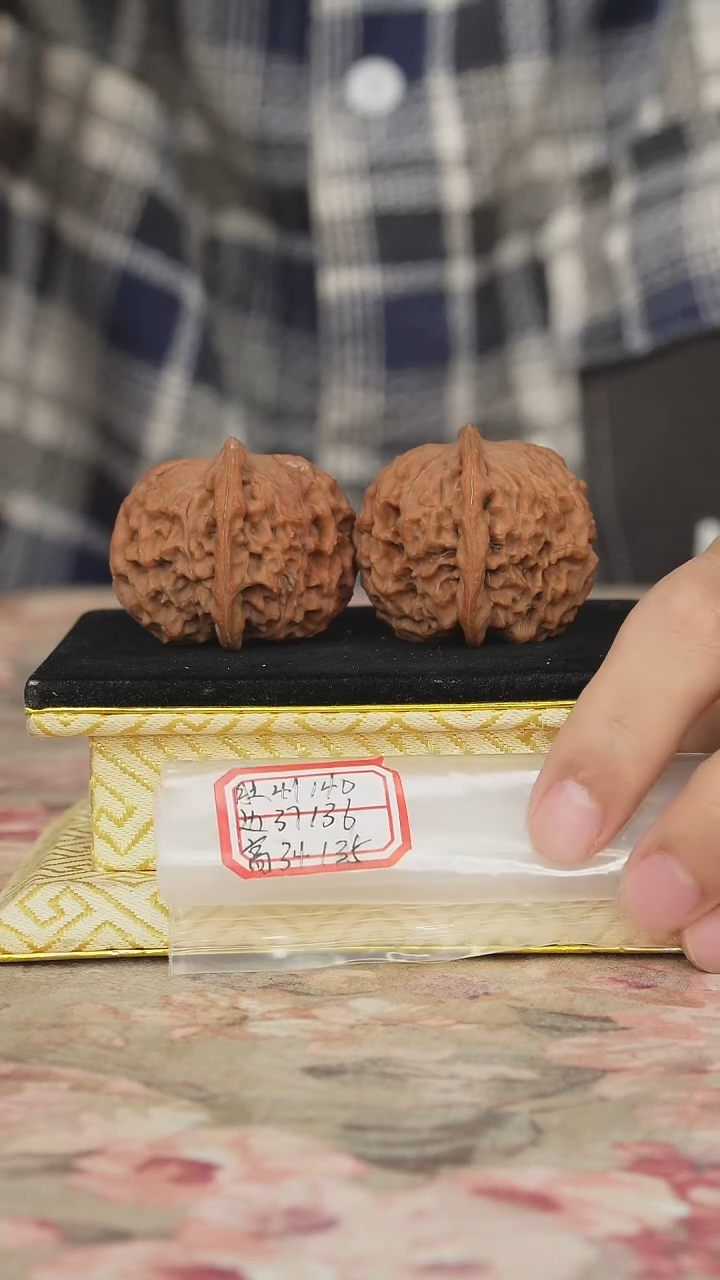 文玩核桃把件非嫁接元宝