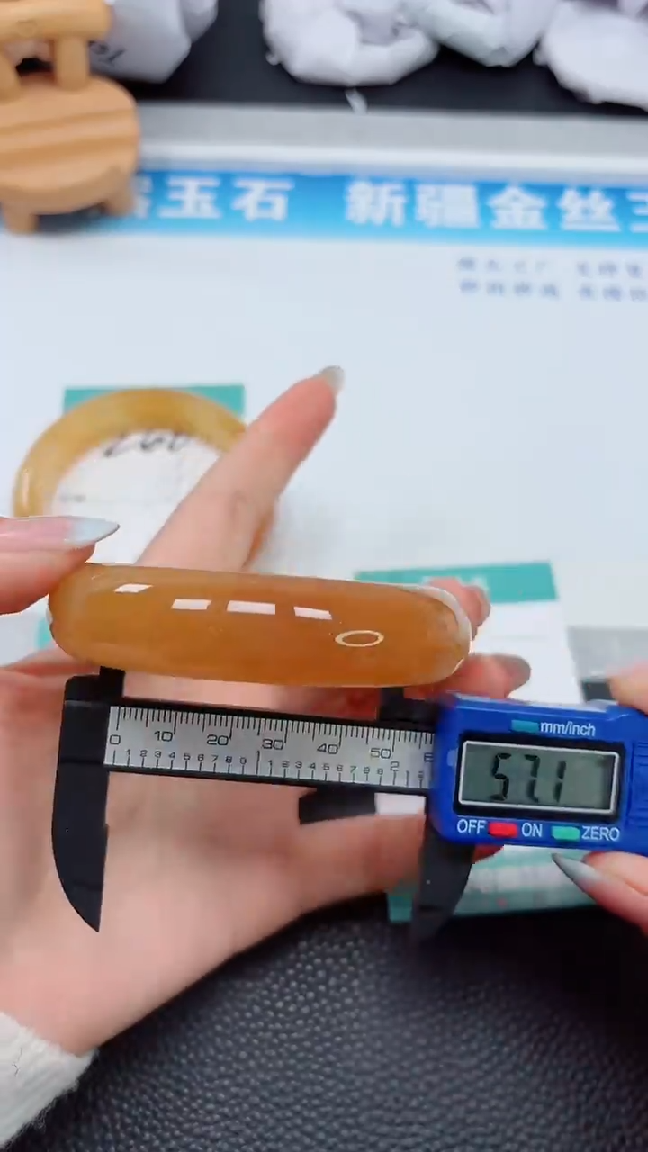 【闪购商品】石英质玉手镯未镶嵌261---56.57