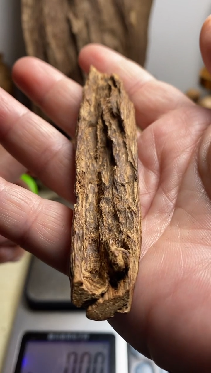 【闪购商品】沉香手把件马泥涝九分原料7克