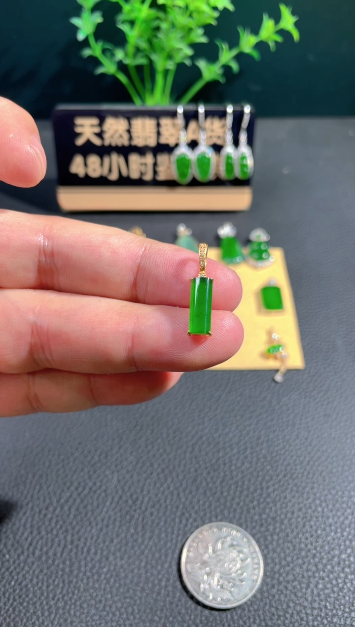【闪购商品】翡翠颈饰18K金镶嵌翡翠