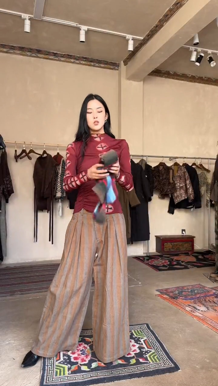 KWC26AW红色氆氇打底S