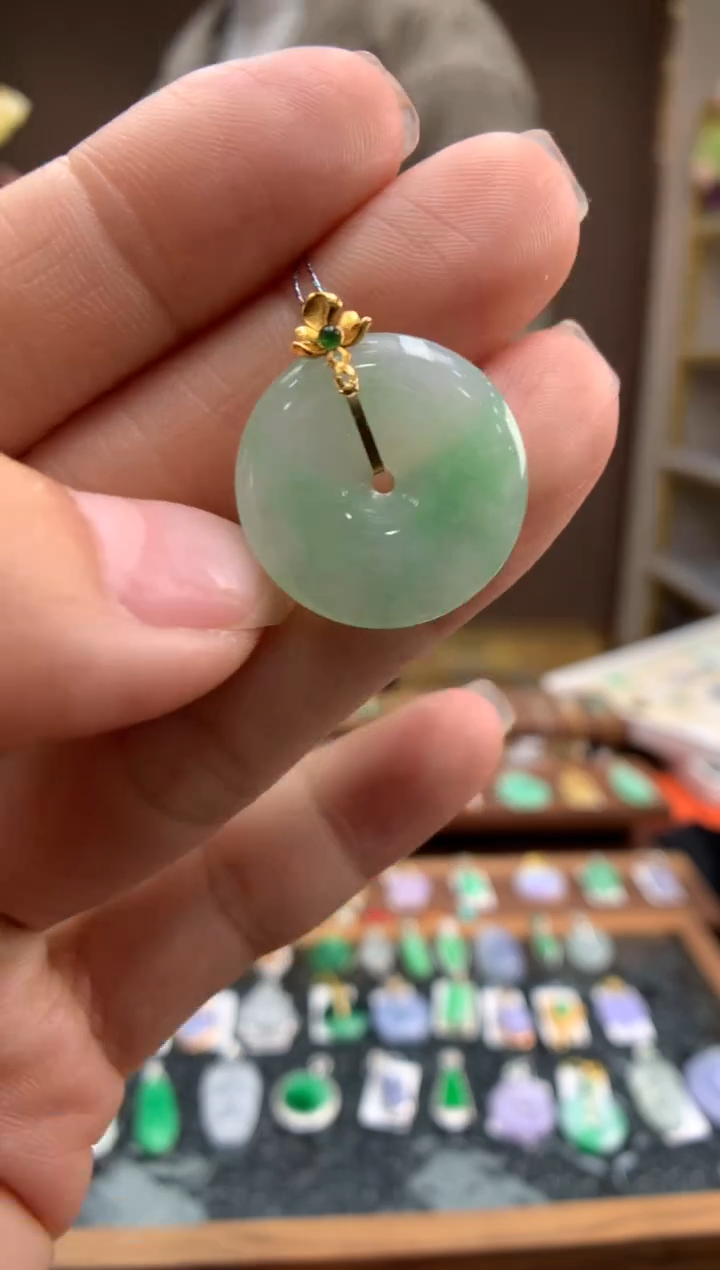 【闪购商品】翡翠颈饰18K金镶嵌平安扣