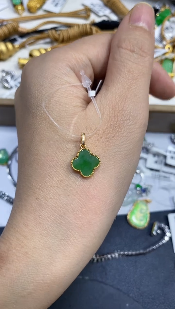 颈饰18K金镶嵌翡翠颈饰 18K金镶嵌 翡翠