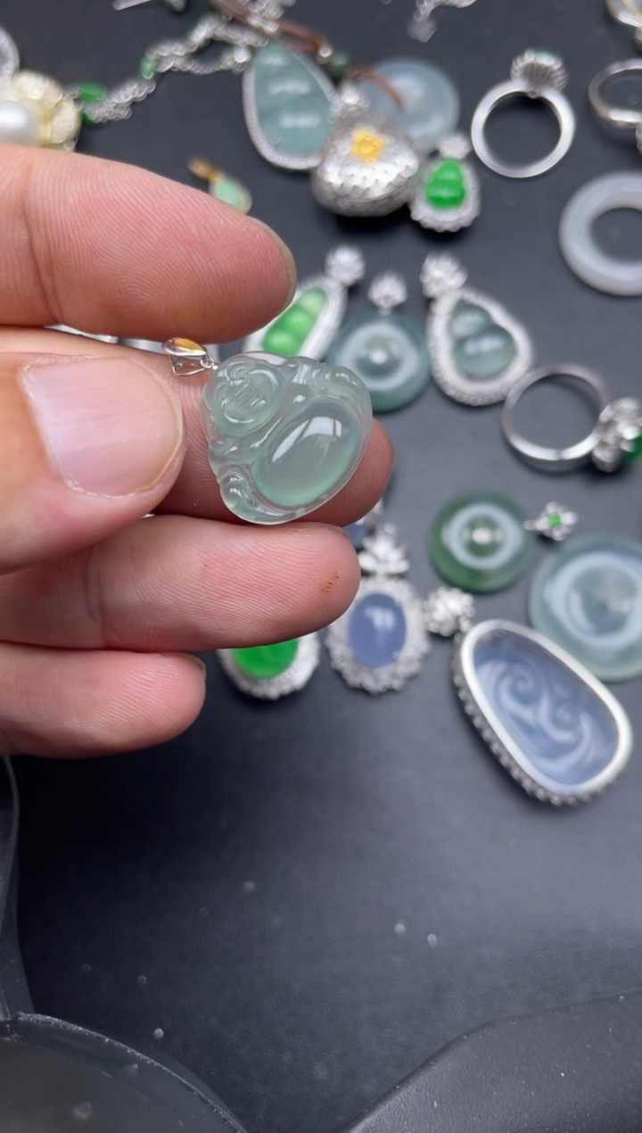 翡翠18K金镶嵌颈饰花海商品不退不换