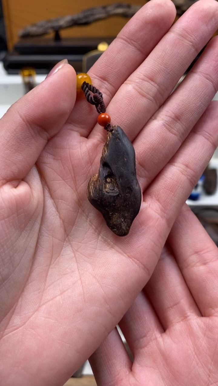 【闪购商品】沉香吊坠文莱雕刻 无相佛吊坠