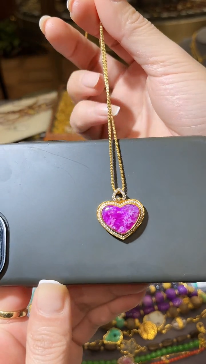 【闪购商品】苏纪石（舒俱来）颈饰18K金镶嵌舒俱来樱花爱心吊坠