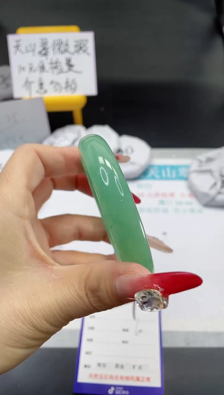 【闪购商品】石英质玉手镯未镶嵌24
