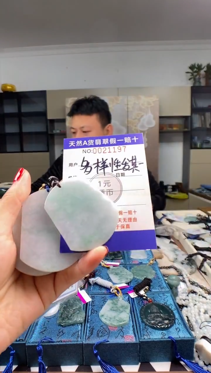 颈饰未镶嵌翡翠 多样性发其一