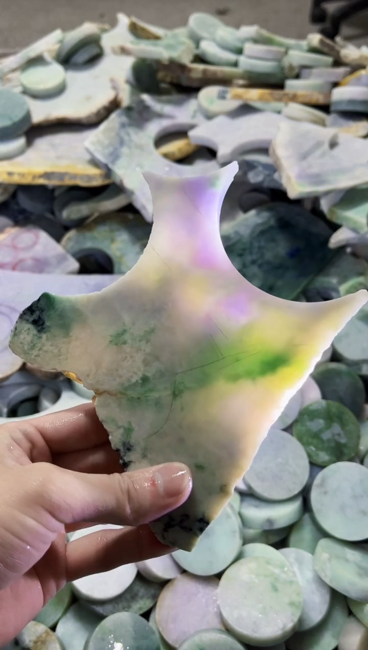 【闪购商品】翡翠颈饰未镶嵌A货吴玉373