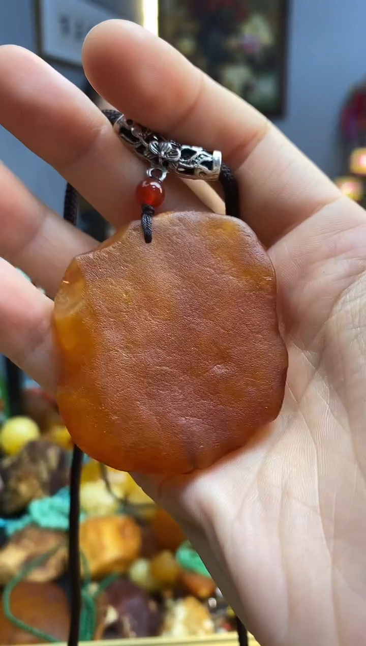 未镶嵌颈饰琥珀吊坠