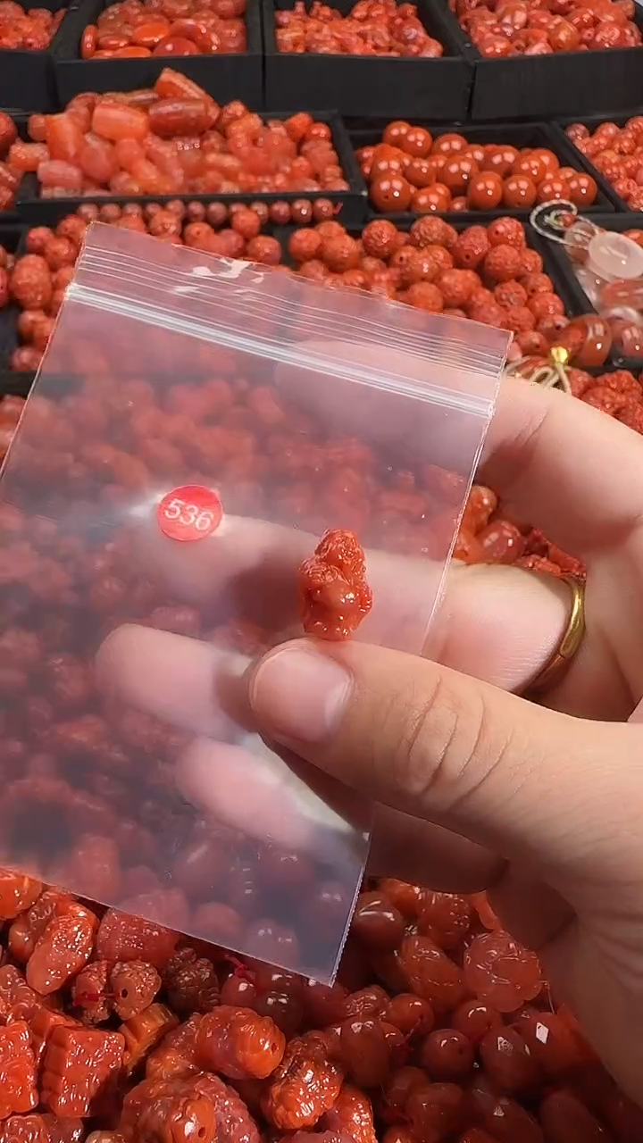 颈饰未镶嵌南红玛瑙1