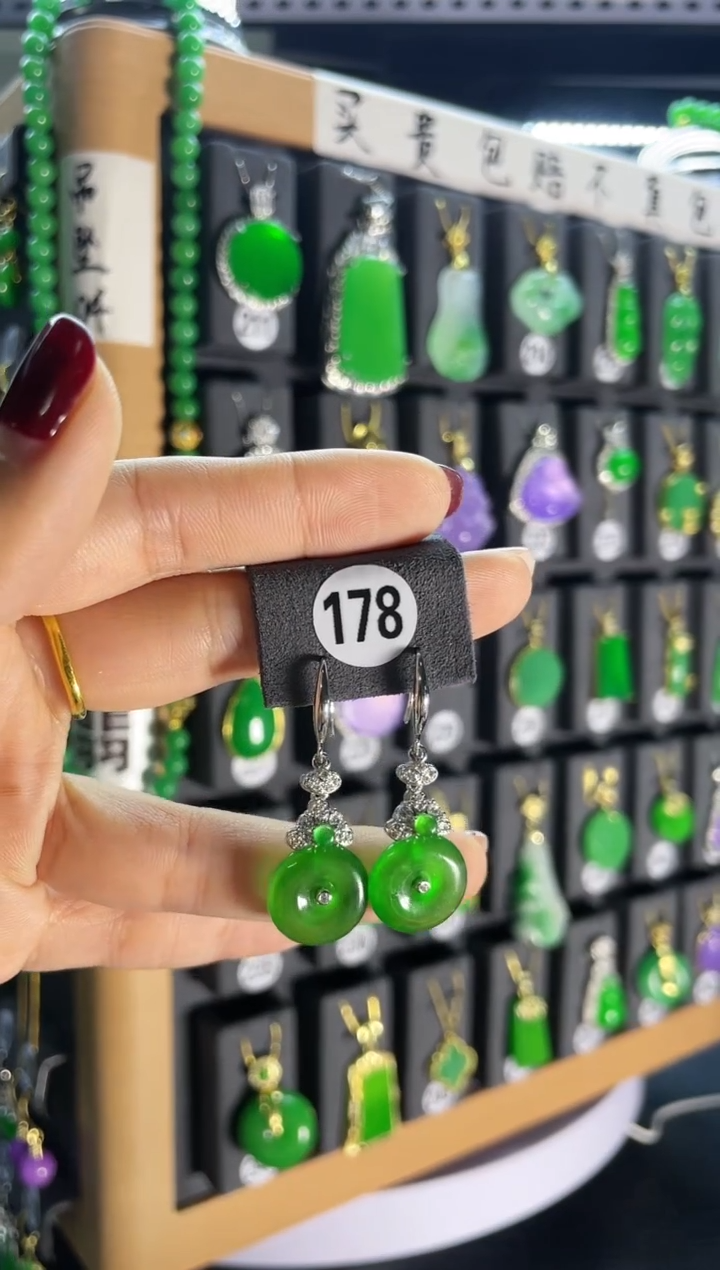 【闪购商品】翡翠耳饰银S925镶嵌178...