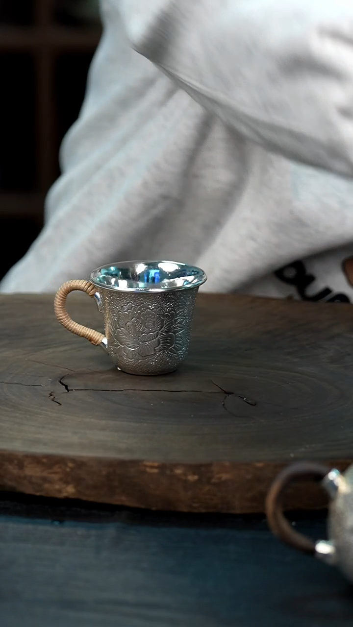 【闪购商品】手工锤纹银牡丹杯