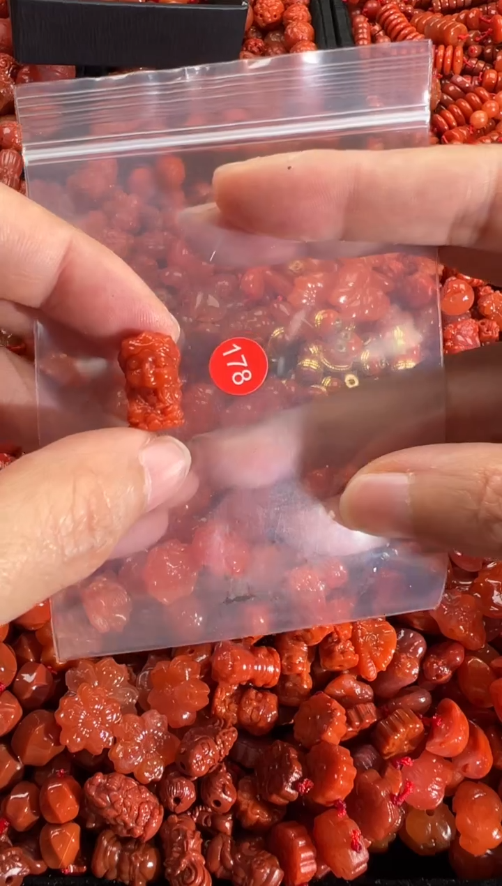 【闪购商品】南红玛瑙颈饰未镶嵌1