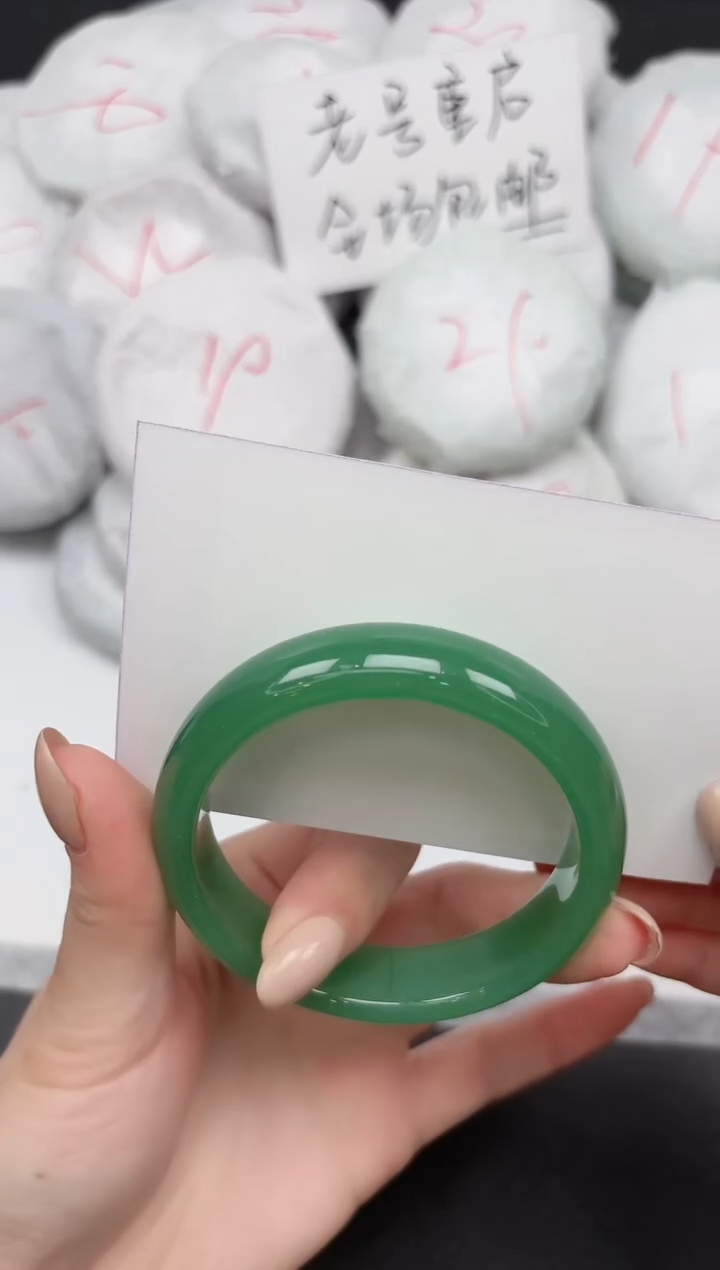 未镶嵌手镯石英质玉250/55.4