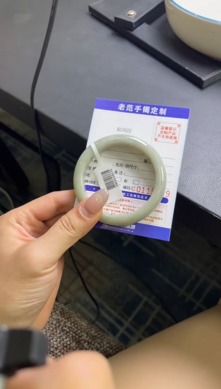 【闪购商品】翡翠手镯未镶嵌手镯