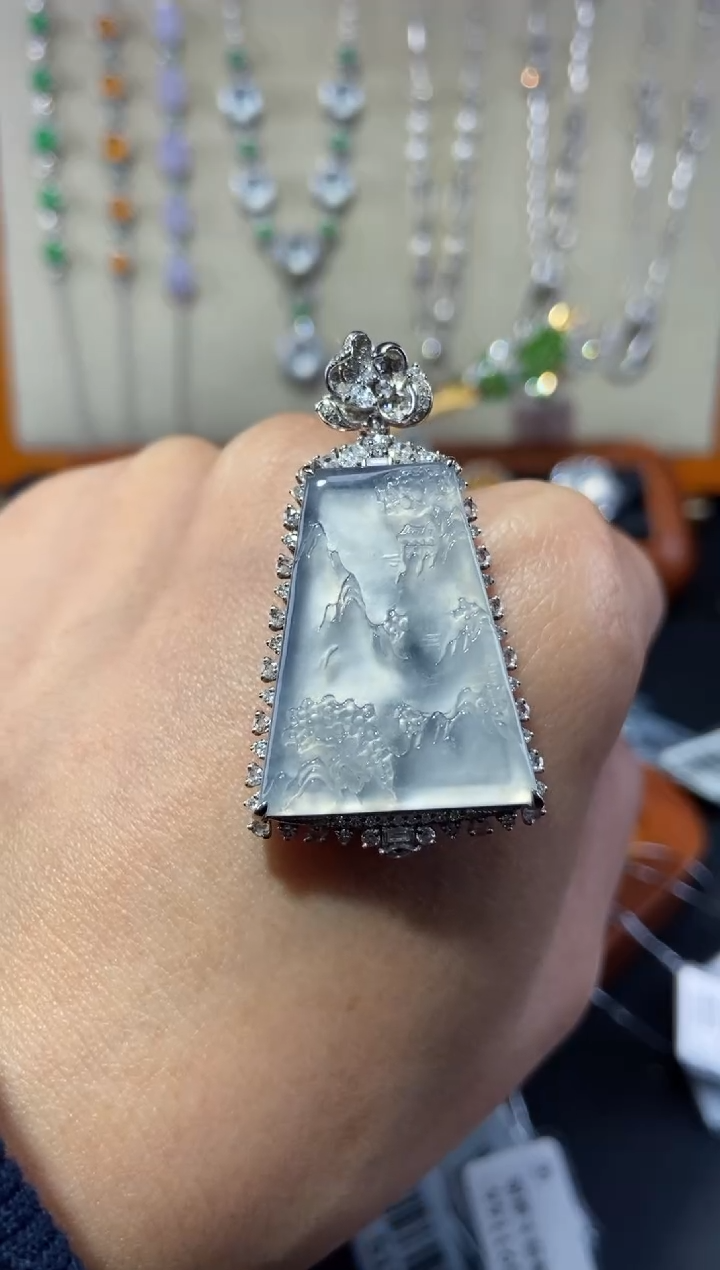 【闪购商品】翡翠颈饰18K金镶嵌吊坠