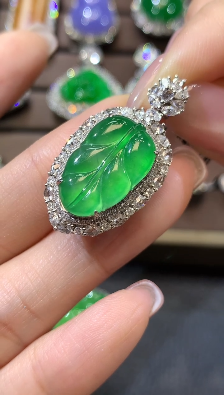 【闪购商品】翡翠吊坠(不含链)18K金镶嵌D35