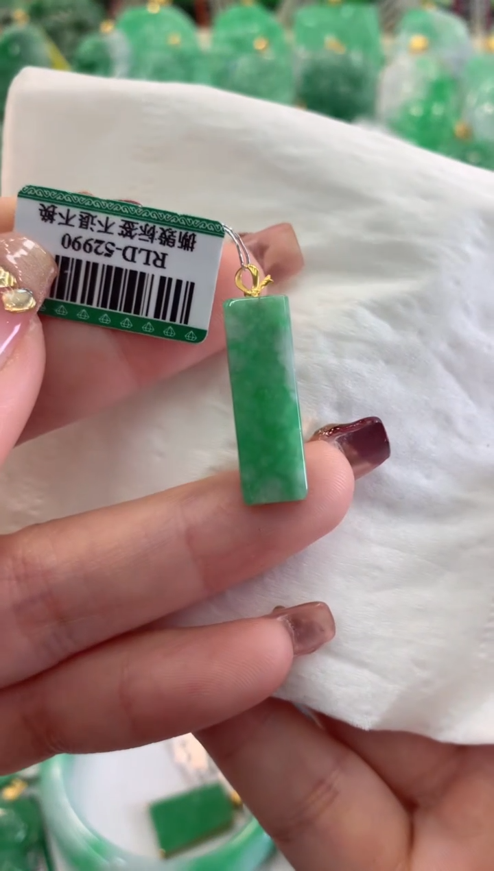 【闪购商品】翡翠吊坠(不含链)18K金镶嵌挂件