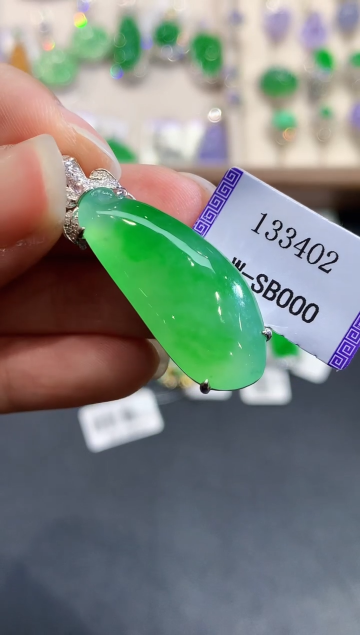 【闪购商品】翡翠吊坠(不含链)18K金镶嵌YS133402
