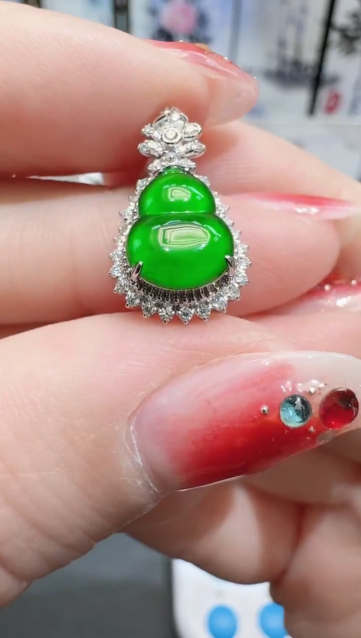 颈饰18K金镶嵌翡翠巨**糊寄售回流，不退不换