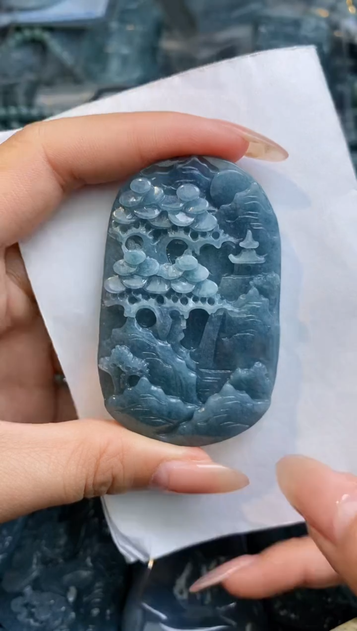 【闪购商品】翡翠颈饰未镶嵌           