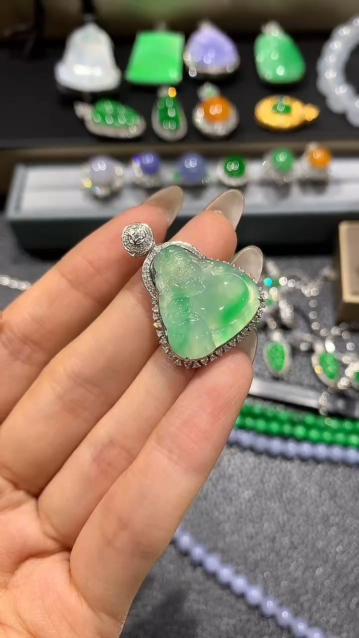 【闪购商品】翡翠吊坠(不含链)18K金镶嵌41团购