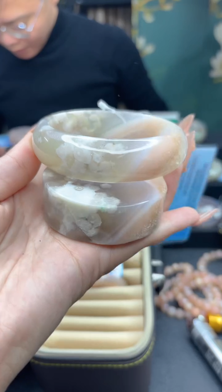 【闪购商品】石英质玉手镯未镶嵌2175（62圈赠送镯心）