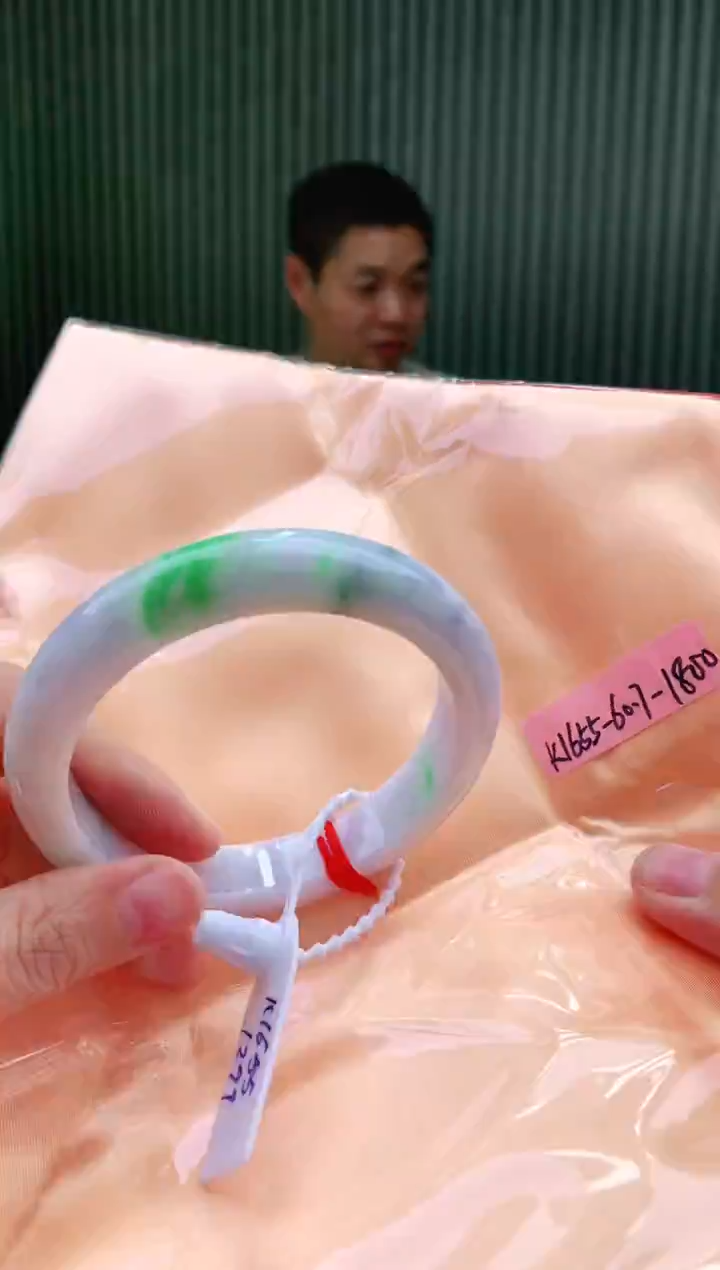 未镶嵌手镯翡翠60+