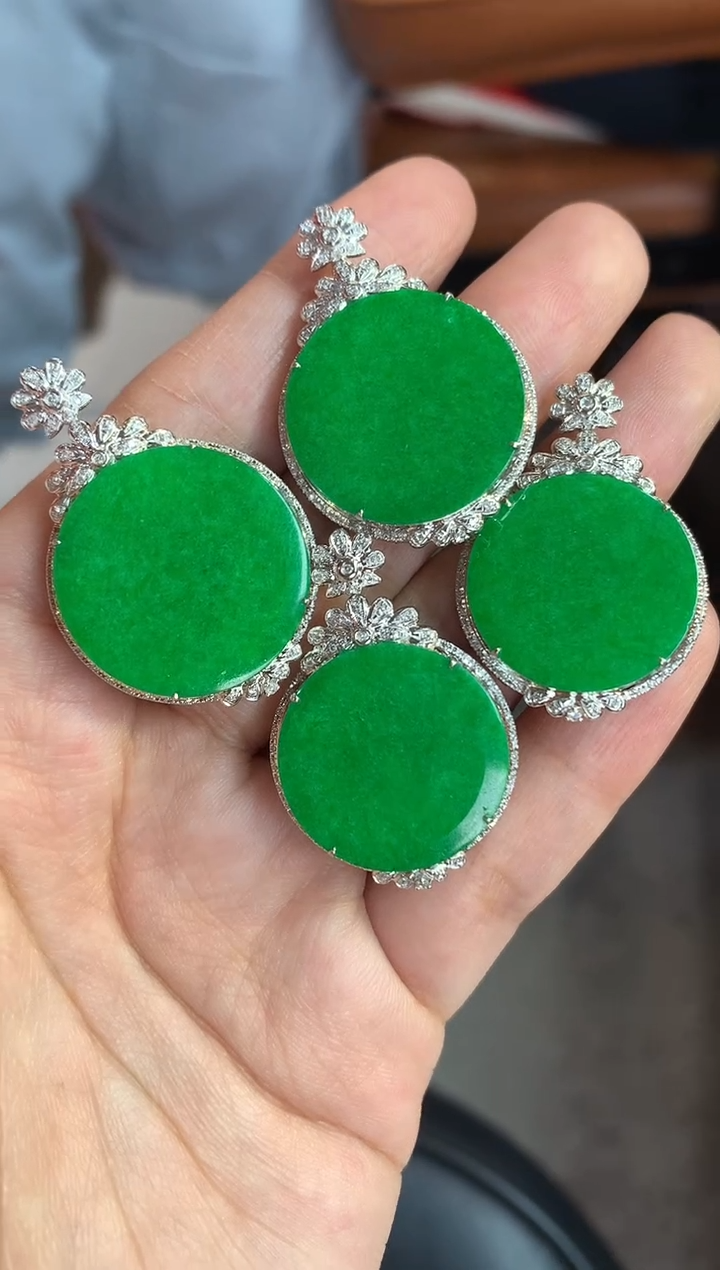 【闪购商品】翡翠吊坠(不含链)18K金镶嵌Q02|8999|多样性发其一