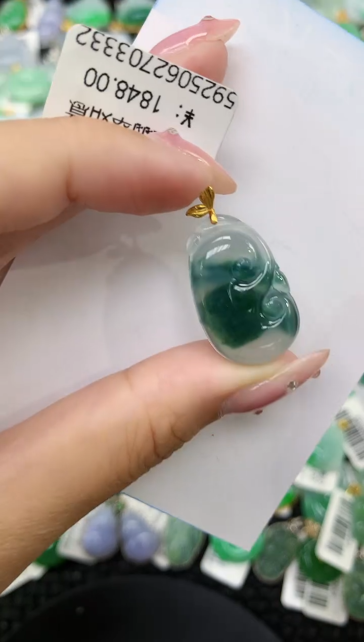 翡翠18K金镶嵌颈饰11111111111