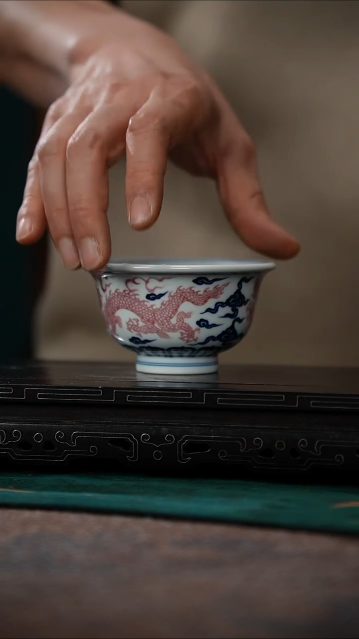 D****s39-2青花釉里红龙纹压手杯（元煦）