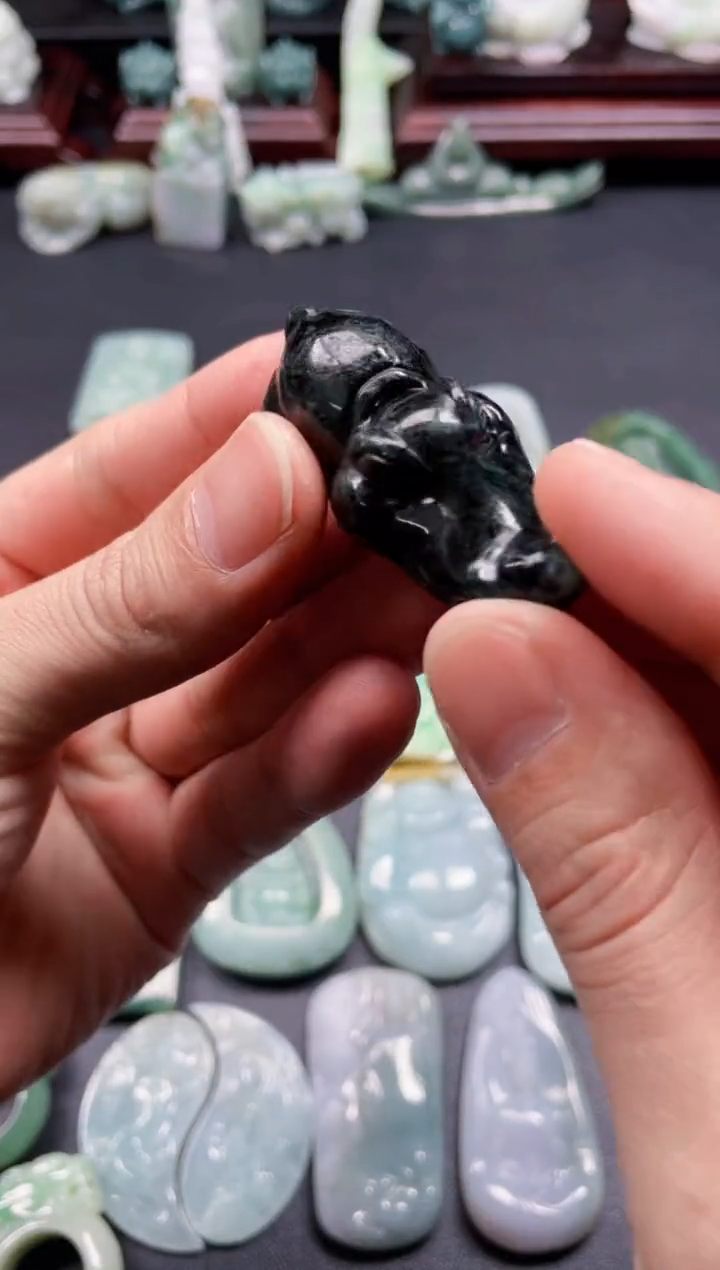 颈饰未镶嵌翡翠2  天然翡翠a货  鳄鱼