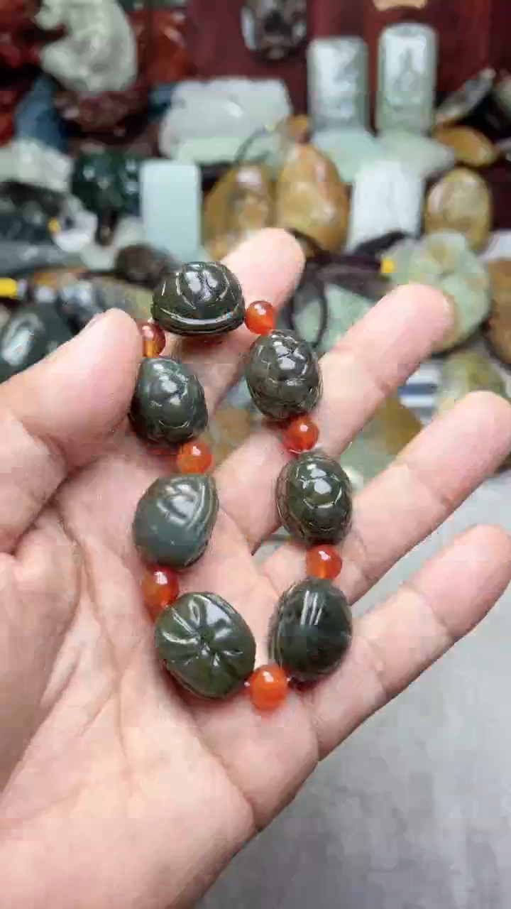 和田玉未镶嵌把件-