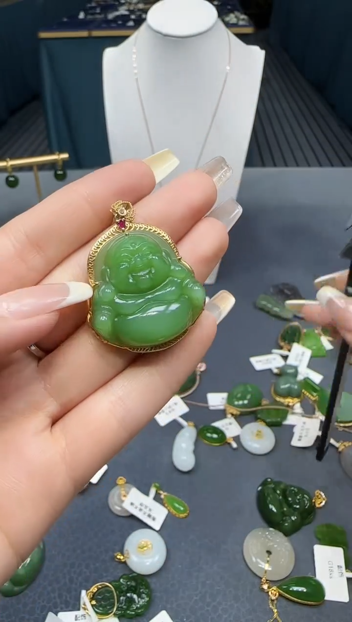 【闪购商品】和田玉挂件18K金镶嵌1
