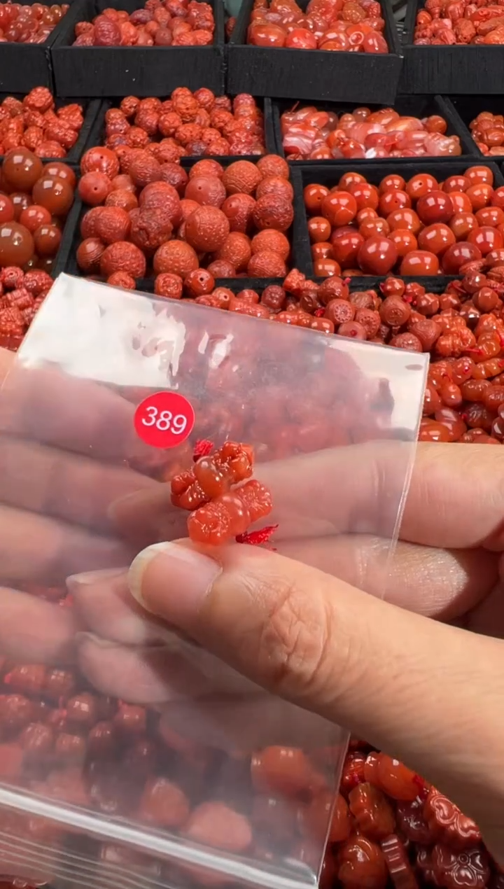 南红玛瑙未镶嵌颈饰1