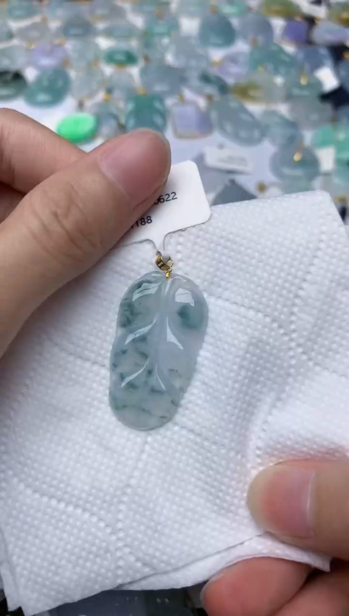 翡翠18K金镶嵌颈饰天然A货翡翠