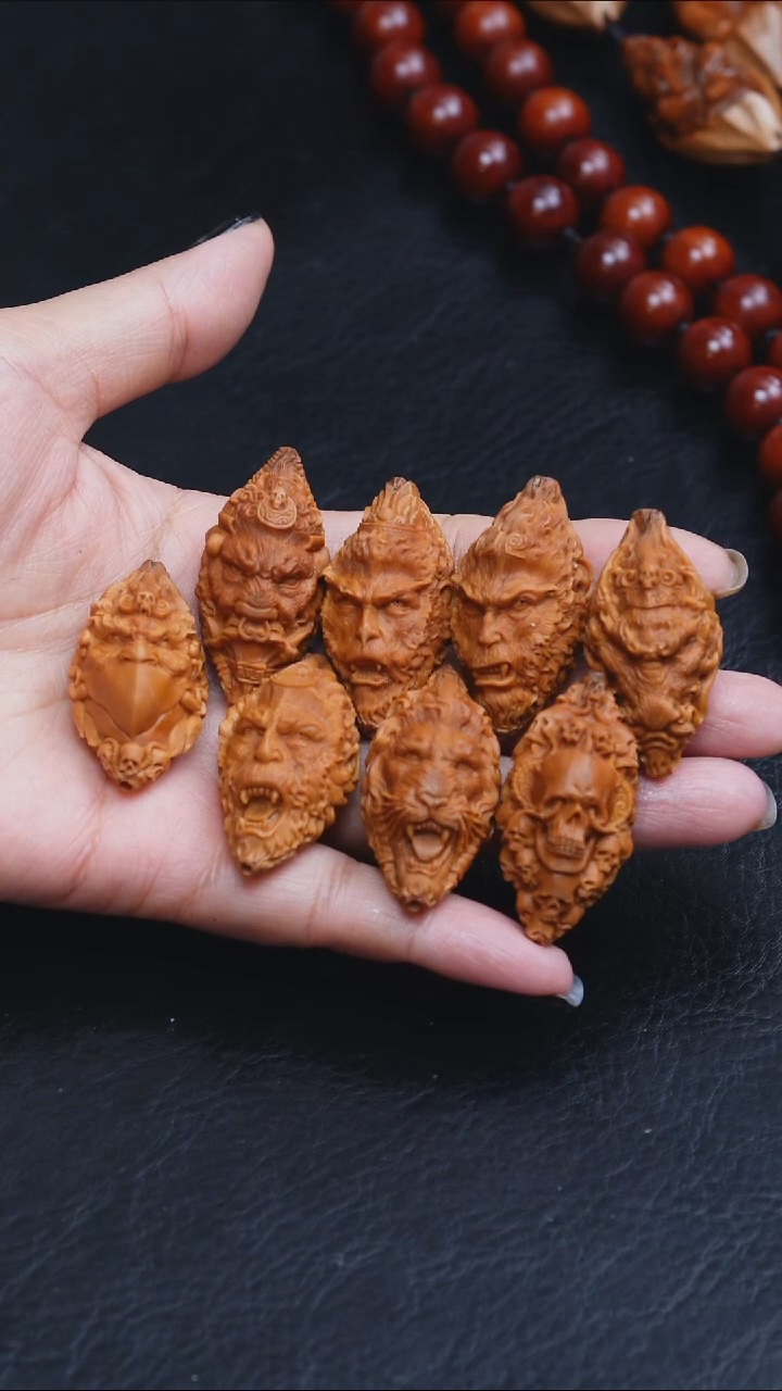 吊坠橄榄核2.2七大圣手持