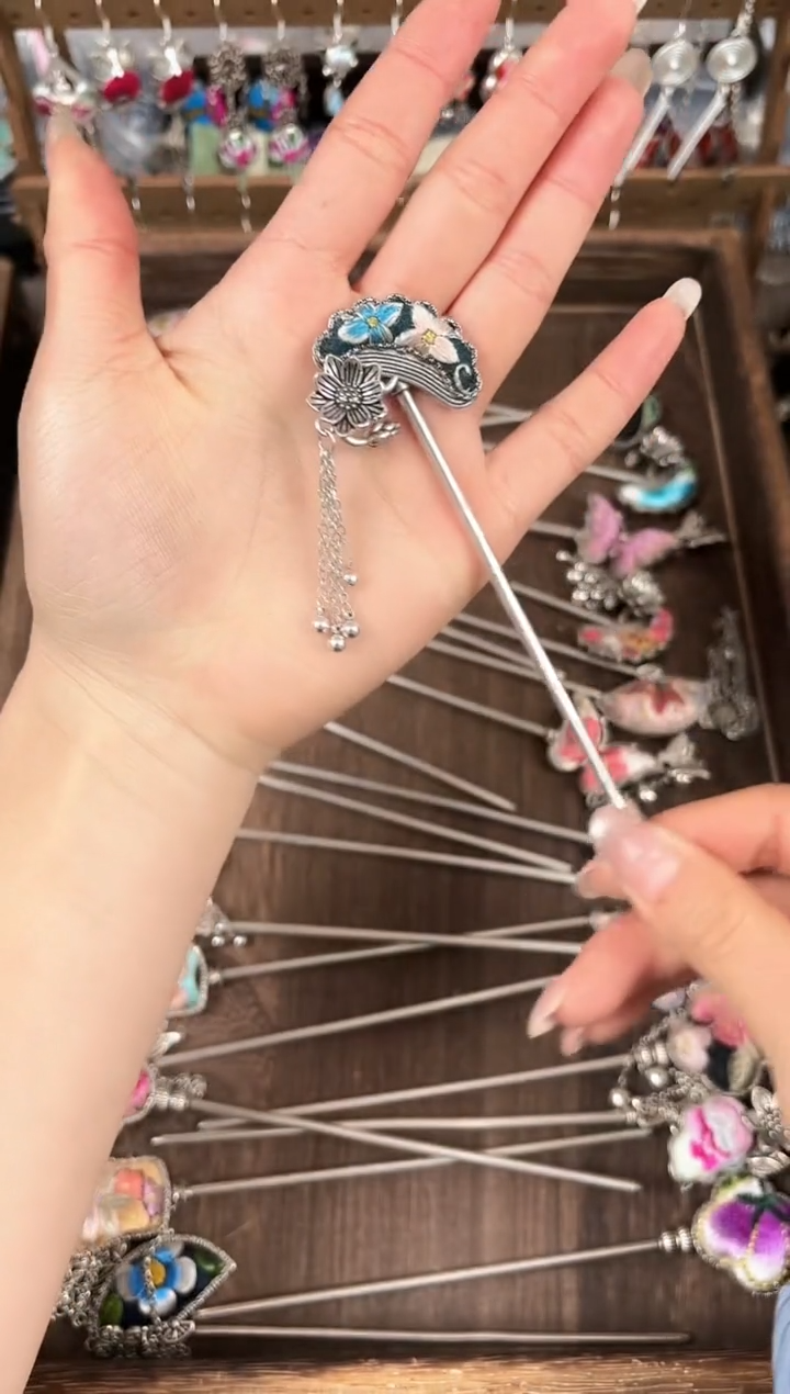 织绣哎***～民族风非遗老绣饰品390