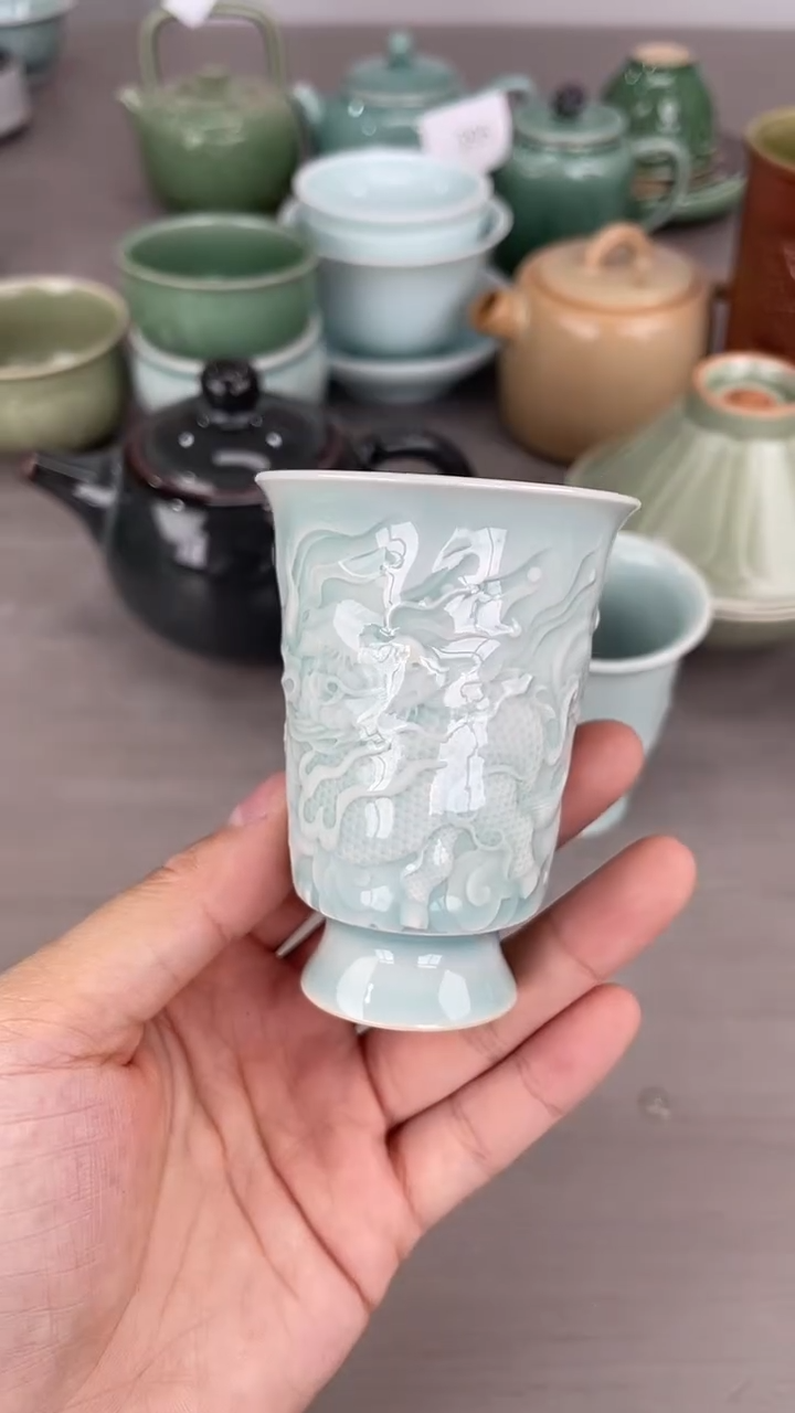 青瓷仓储福利清仓微微暇麒麟