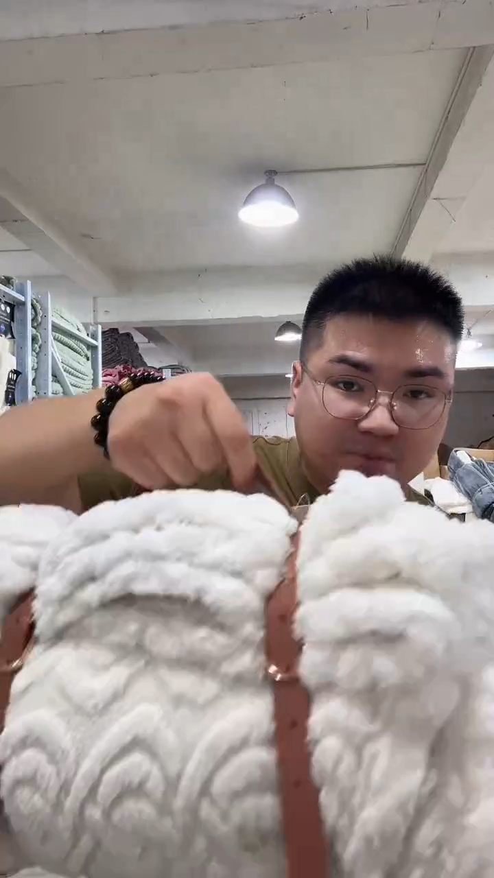棉外贸原单毛毯底价清货拼手速