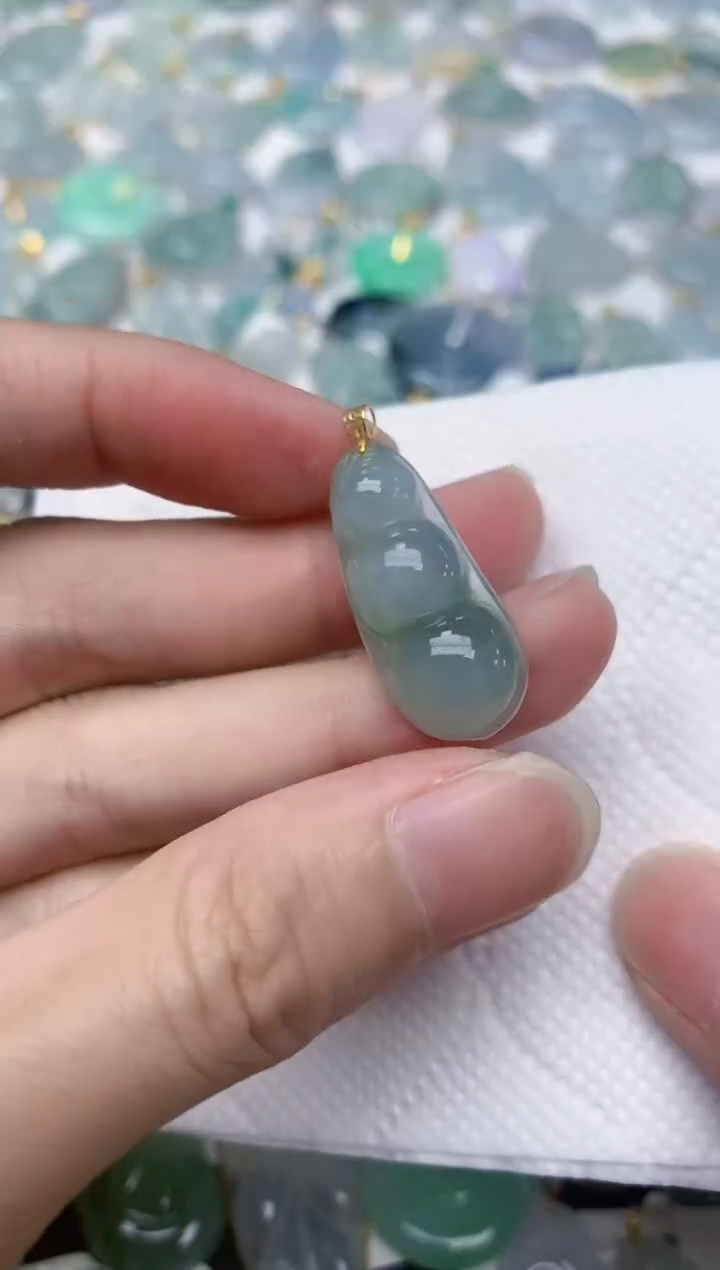 颈饰18K金镶嵌翡翠天然A货翡翠