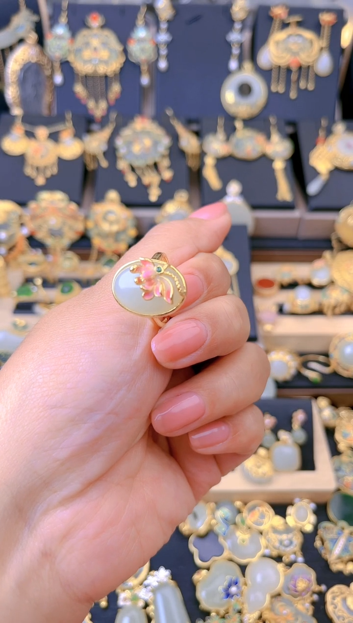 【闪购商品】和田玉戒指银S925镀金镶嵌荷花戒指