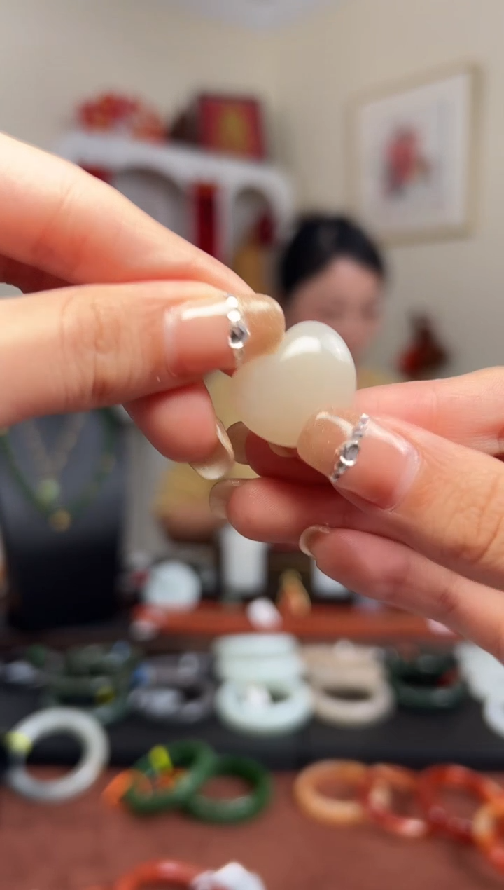 【闪购商品】和田玉颈饰18K金镶嵌小苹果 多样性发其一