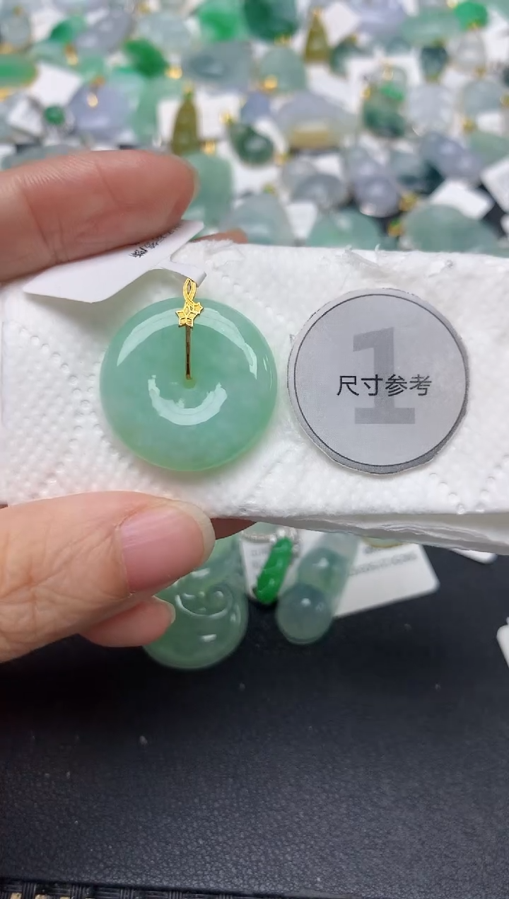 颈饰18K金镶嵌翡翠天然缅甸A货翡翠