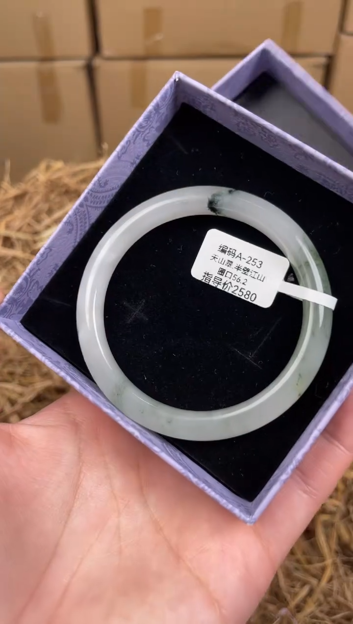 未镶嵌手镯石英质玉A253