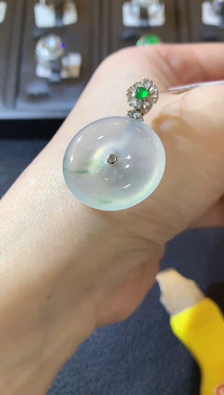 【闪购商品】翡翠吊坠(不含链)18K金镶嵌C9 