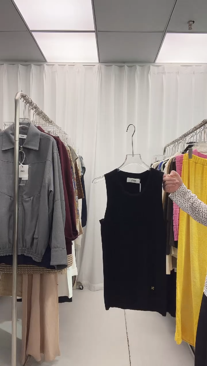 编号075  ethor 宽肩带 羊毛背心  已开价