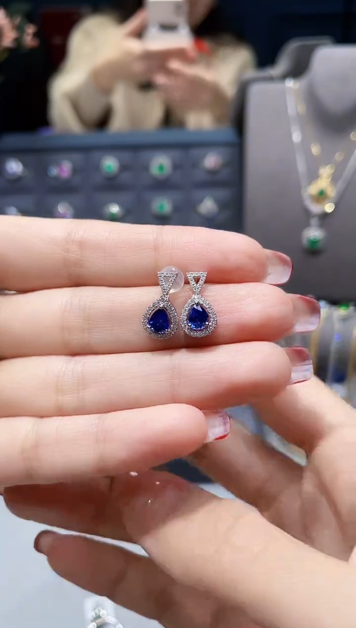 【闪购商品】蓝宝石耳坠18K金镶嵌1.22克拉/皇家蓝